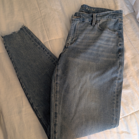 American Eagle Outfitters Blue Curvy Jeggings with Distressed Detailing - Picture 1 of 5